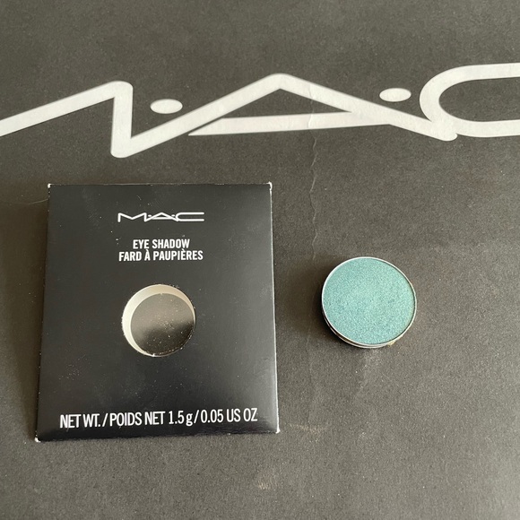 MAC Steamy Eyeshadow - Picture 1 of 2